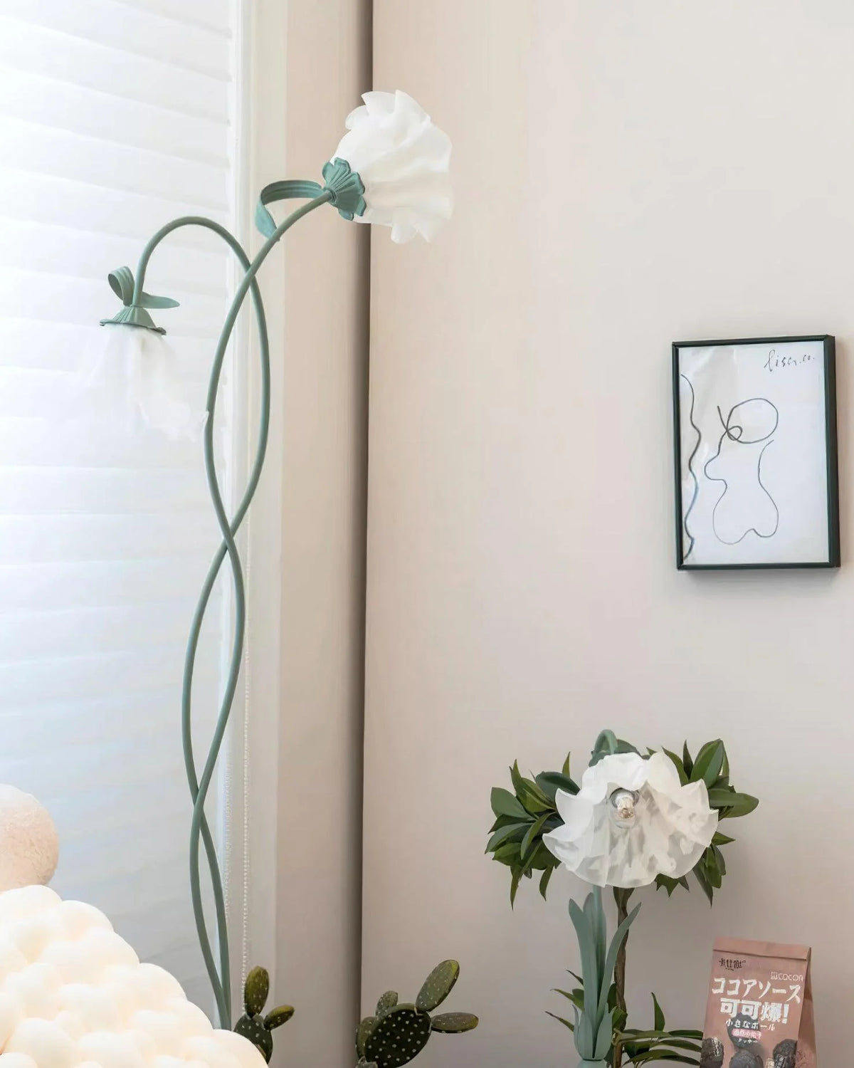 Floor Lamp | Floral Sculptural Design & Green Matte Metal