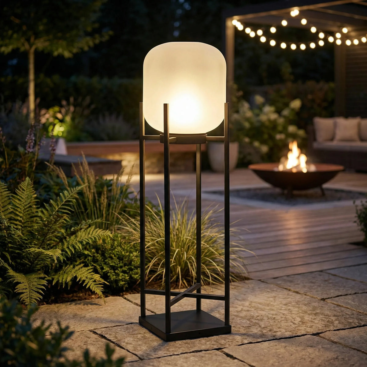 Freestanding Garden Lamp | Solar-Powered Dusk-To-Dawn & IP65 Weather-Resistant