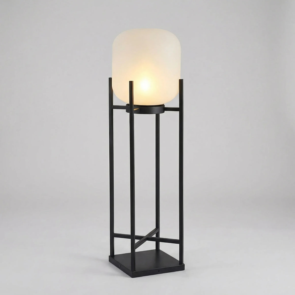 Freestanding Garden Lamp | Solar-Powered Dusk-To-Dawn & IP65 Weather-Resistant