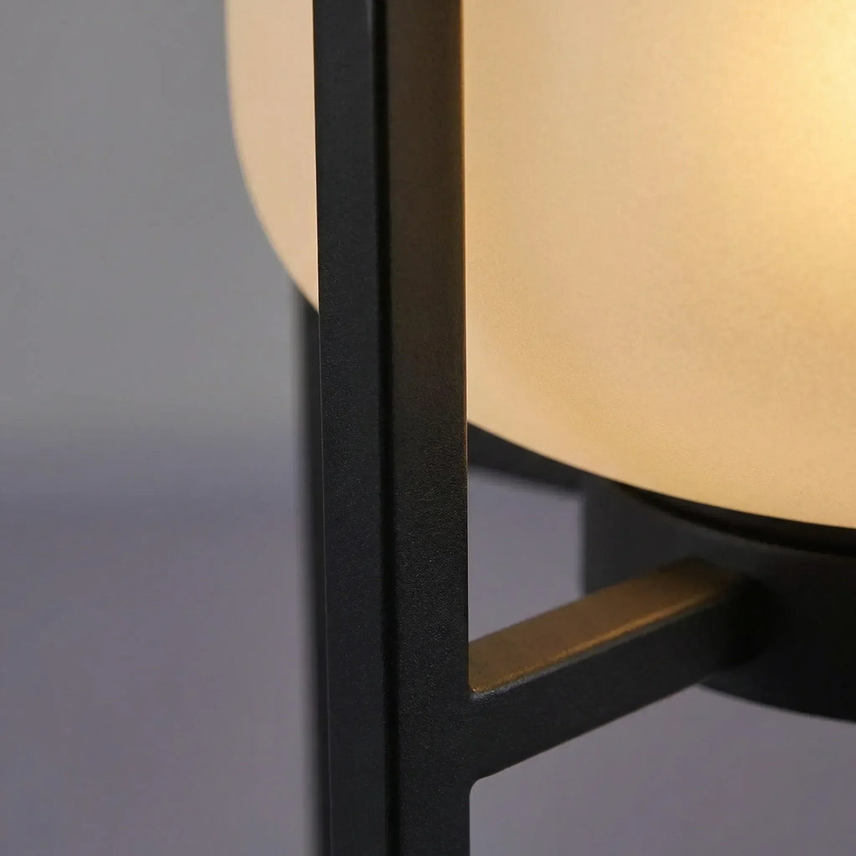 Freestanding Garden Lamp | Solar-Powered Dusk-To-Dawn & IP65 Weather-Resistant