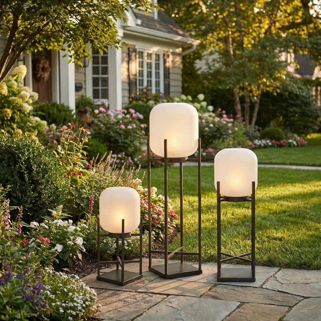 Freestanding Garden Lamp | Solar-Powered Dusk-To-Dawn & IP65 Weather-Resistant