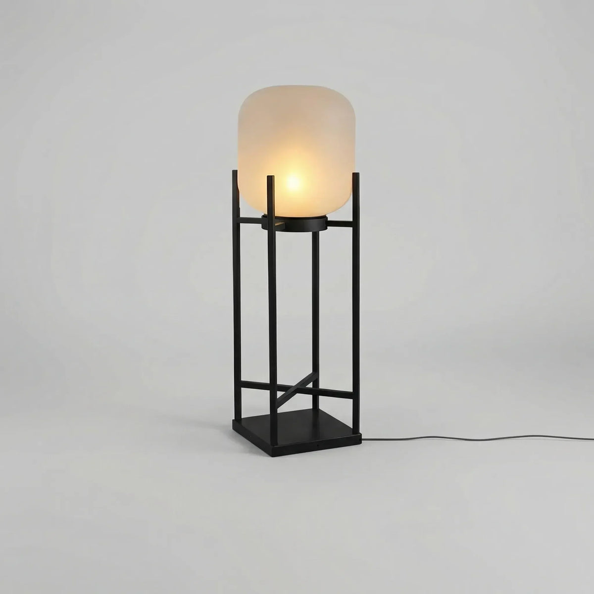 Freestanding Garden Lamp | Solar-Powered Dusk-To-Dawn & IP65 Weather-Resistant