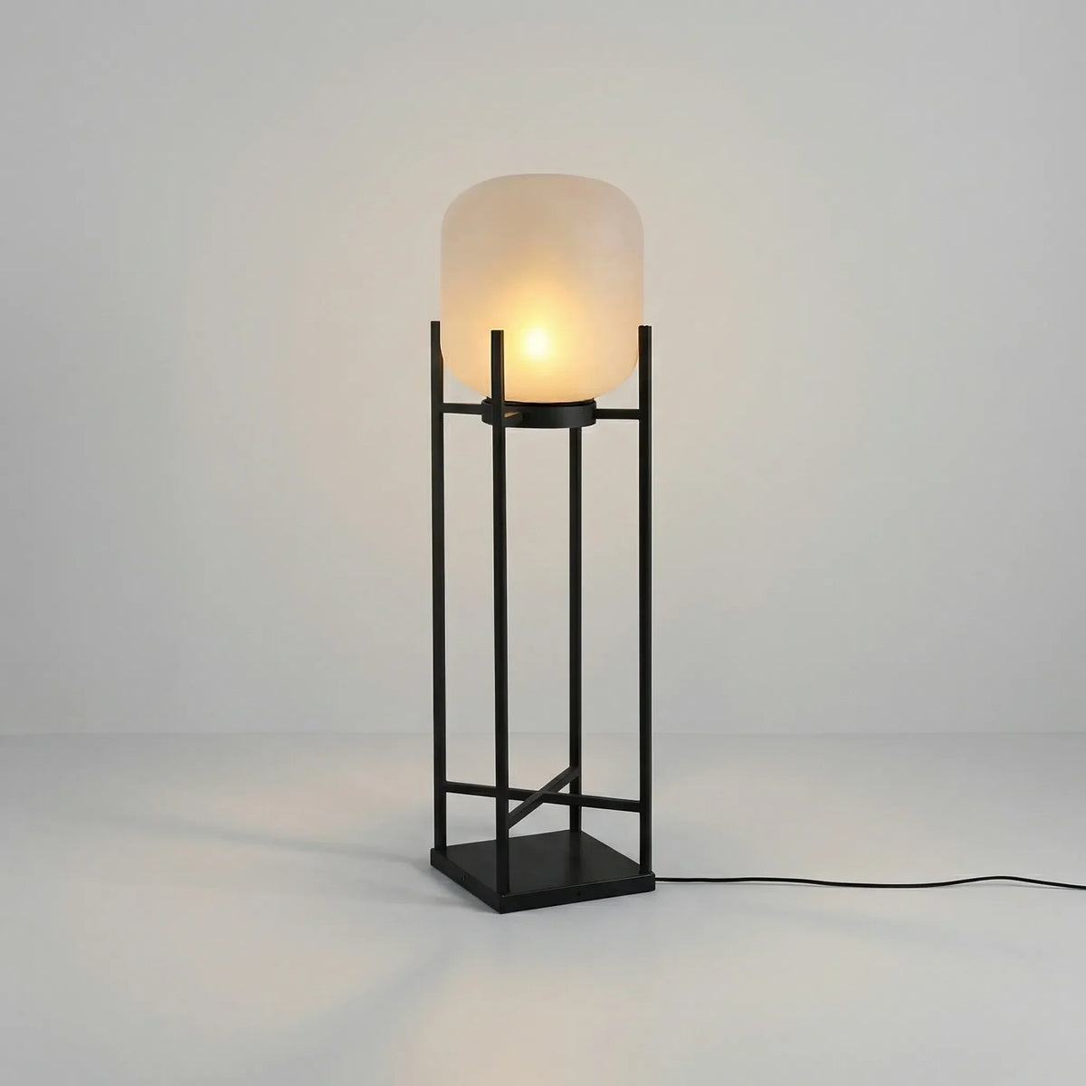 Freestanding Garden Lamp | Solar-Powered Dusk-To-Dawn & IP65 Weather-Resistant