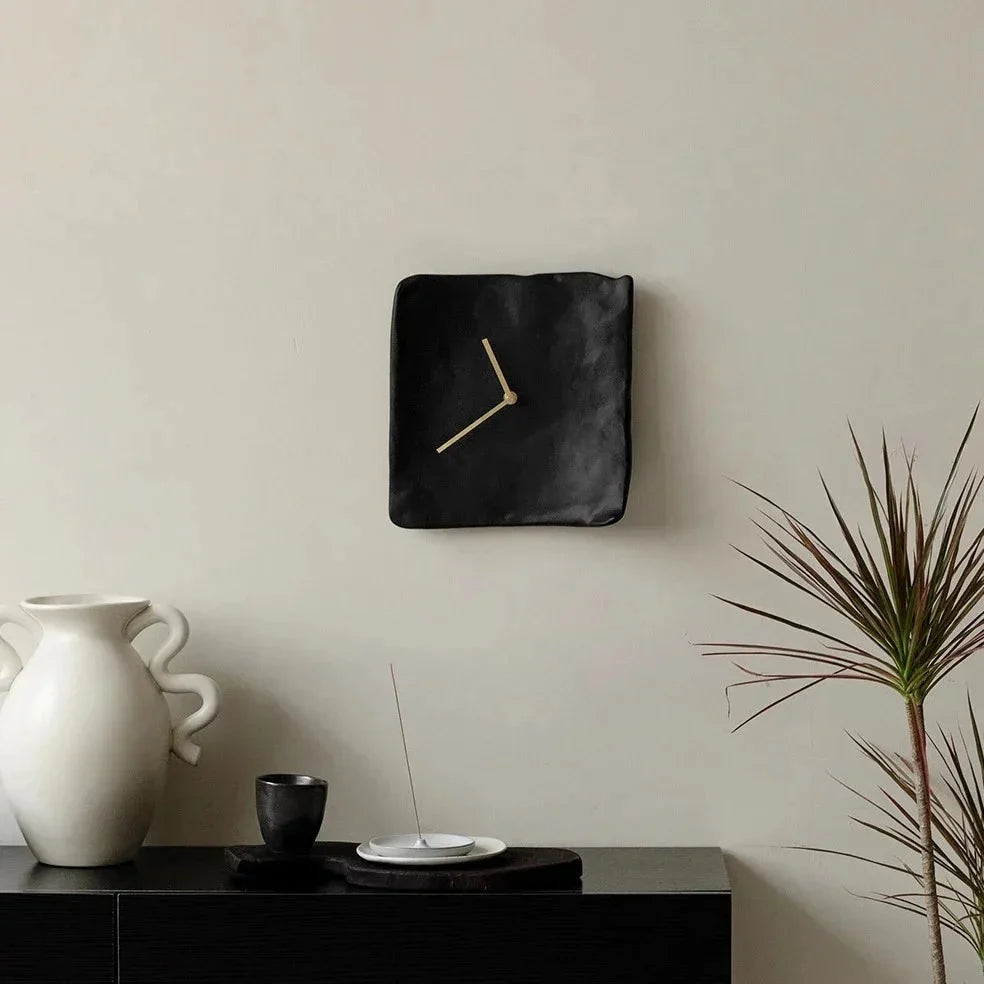 Wall Clock | Wrinkled Resin & Silent Quartz | 26 x 27 cm