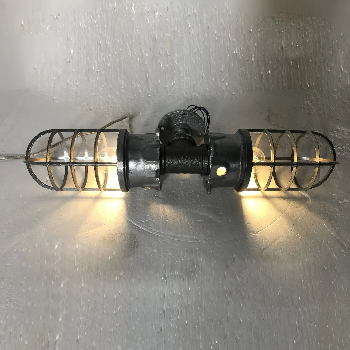 Wall Lamp | Aluminum & Clear Glass | Damp-Rated